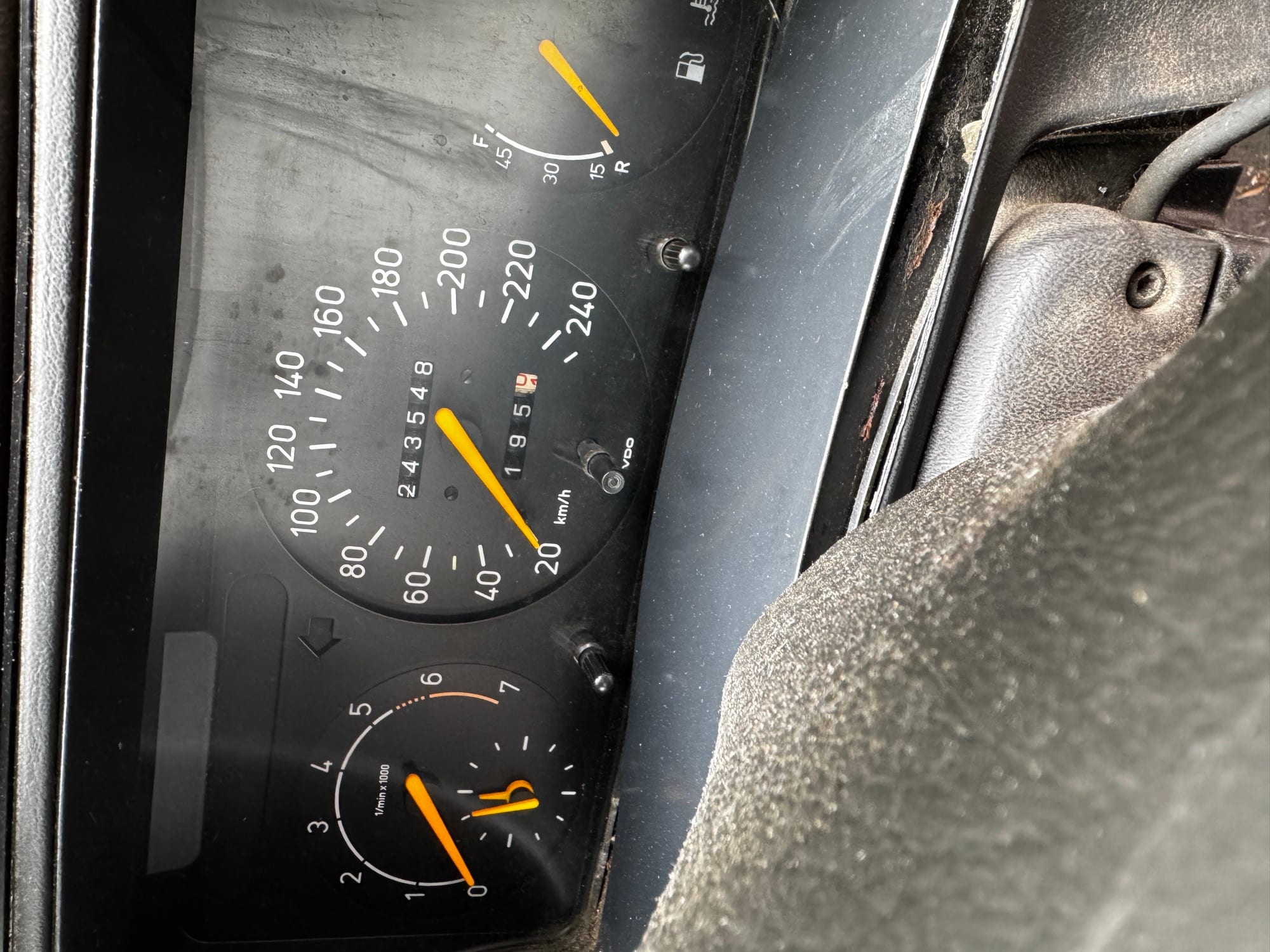 SAAB 900 odometer — 243,548 km